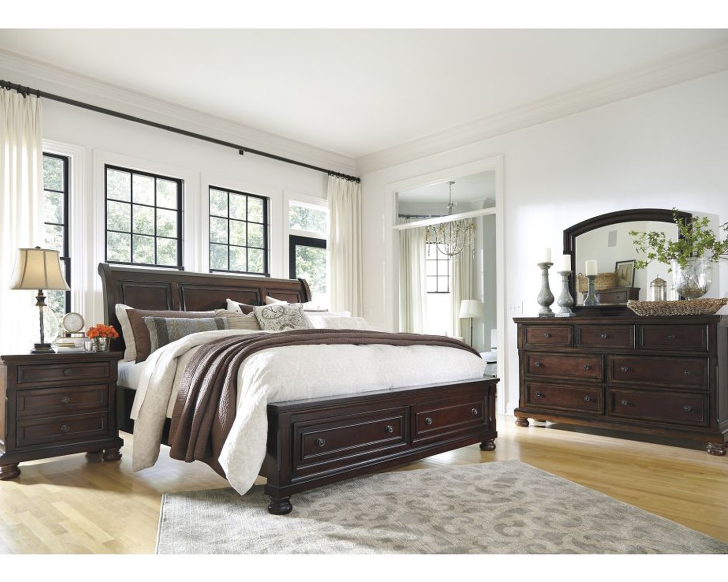 Спальня Porter: кровать King Size с ящиками, комод и тумбочка